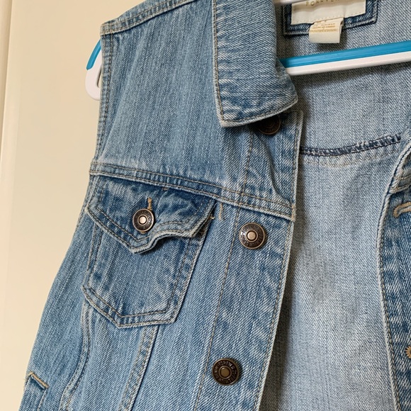 Denim Vest 💙 - Picture 2 of 3